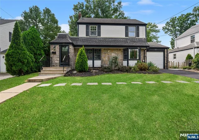 Photo 3 of Single family home for sale at 175 Manning Ave, River Edge, NJ 07661 | MLS# 26035823 | Listing updated on 2026-10-13