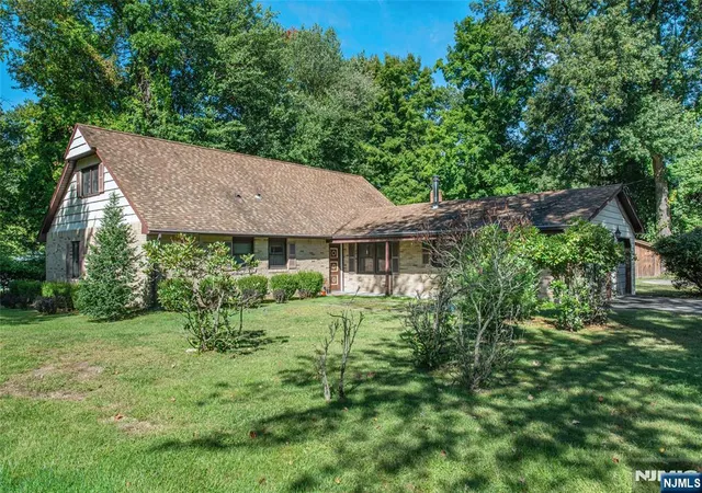 Photo 2 of Land for sale at 492 Blue Hl Ter, Franklin Lakes, NJ 07417 | MLS# 26035850 | Listing updated on 2026-10-13