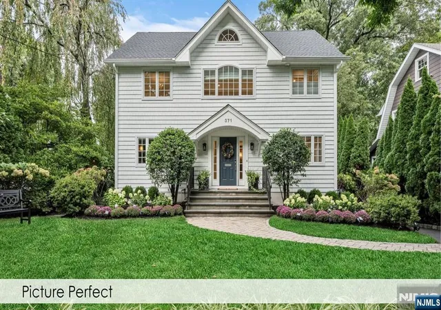Photo 2 of Single family home for sale at 371 Fairmount Rd, Ridgewood, NJ 07450 | MLS# 26035979 | Listing updated on 2026-10-14