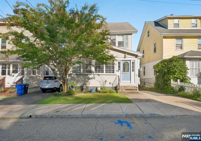 Photo 2 of Single family home for sale at 4 Park Dr, West Orange, NJ 07052 | MLS# 26036014 | Listing updated on 2026-10-13