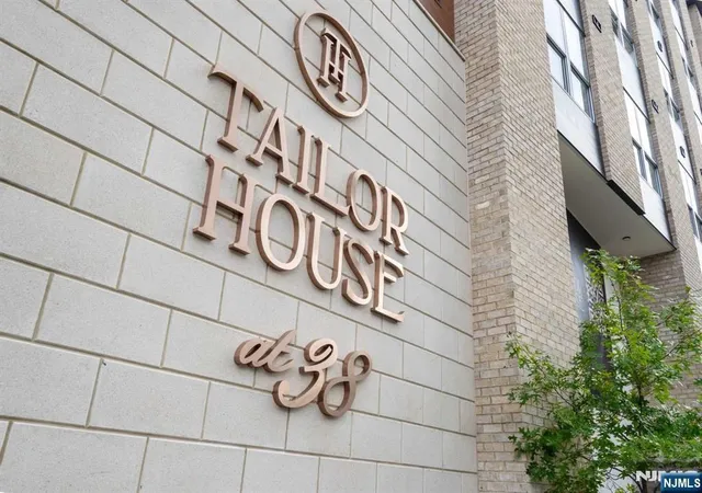 Listing Photo 2 - Condo for sale in building located at 649 38Th St, Union, NJ 07087 - Unit #412