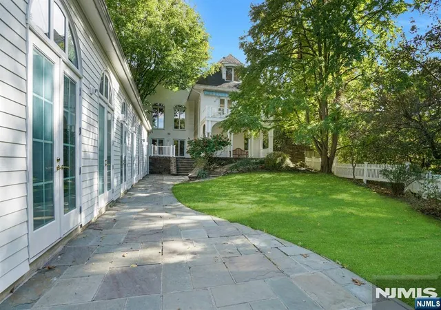 Photo 1 of Single family home for sale at 526 Knollwood Rd, Ridgewood, NJ 07450 | MLS# 26036113 | Listing updated on 2026-10-13