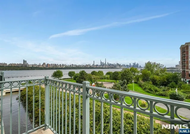 Listing Photo 4 - Condo for sale in building located at 333 The Promenade, Edgewater, NJ 07020