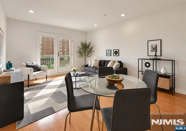Listing Photo 5 - Condo for sale in building located at 333 The Promenade, Edgewater, NJ 07020