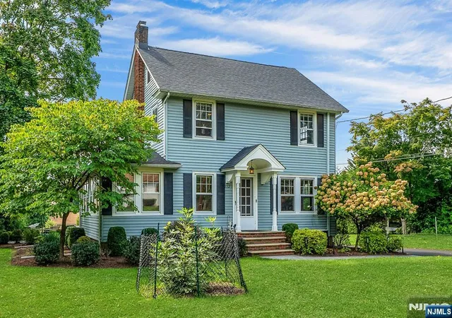 Photo 2 of Sale Pending at 152 Hill St, Midland Park, NJ 07432 | MLS# 26036135 | Listing updated on 2026-10-29