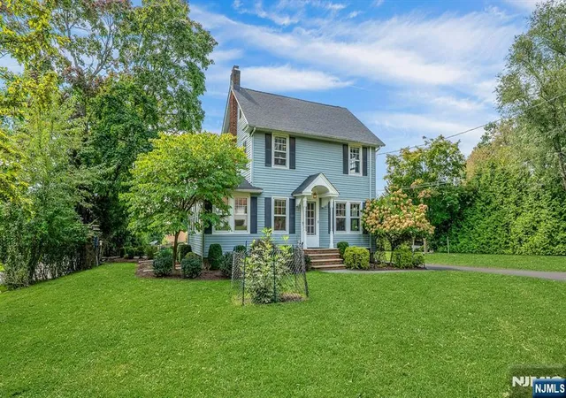 Photo 3 of Sale Pending at 152 Hill St, Midland Park, NJ 07432 | MLS# 26036135 | Listing updated on 2026-10-29