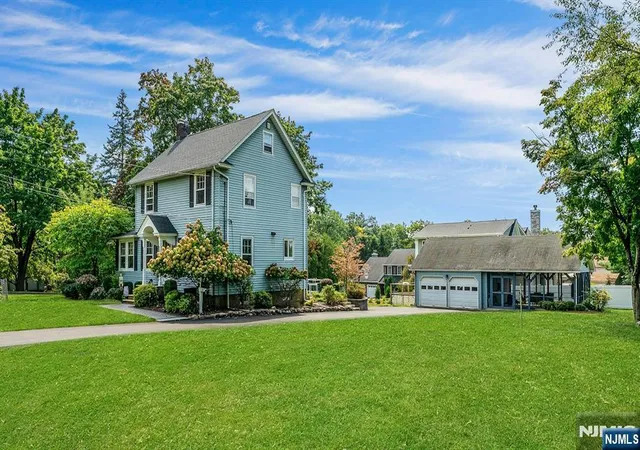 Photo 4 of Sale Pending at 152 Hill St, Midland Park, NJ 07432 | MLS# 26036135 | Listing updated on 2026-10-29