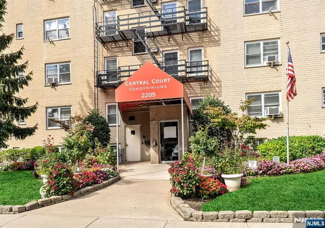 Photo 3 of Condo for sale at 2205 N Central #3F, Fort Lee, NJ 07024 | MLS# 26036142 | Listing updated on 2026-10-15