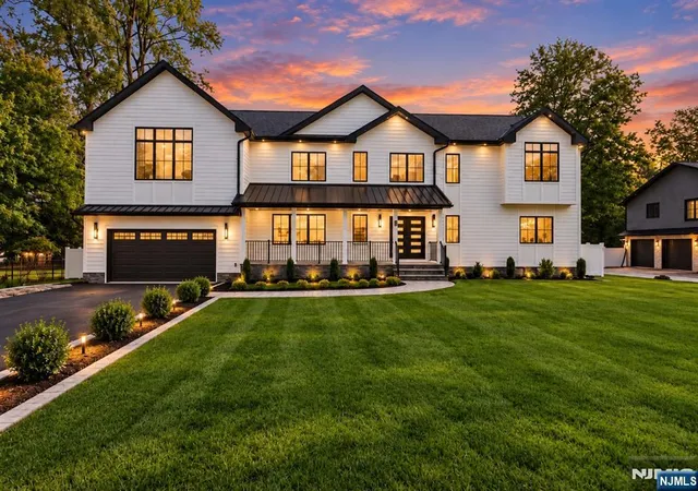 Photo 1 of Single family home for sale at 8 Sparrowbush Rd, Mahwah, NJ 07430 | MLS# 26036149 | Listing updated on 2026-10-13