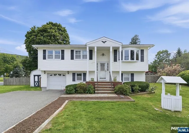 Photo 1 of Single family home for sale at 453 Warwick Turnpike, West Milford, NJ 07421 | MLS# 26036186 | Listing updated on 2026-10-13