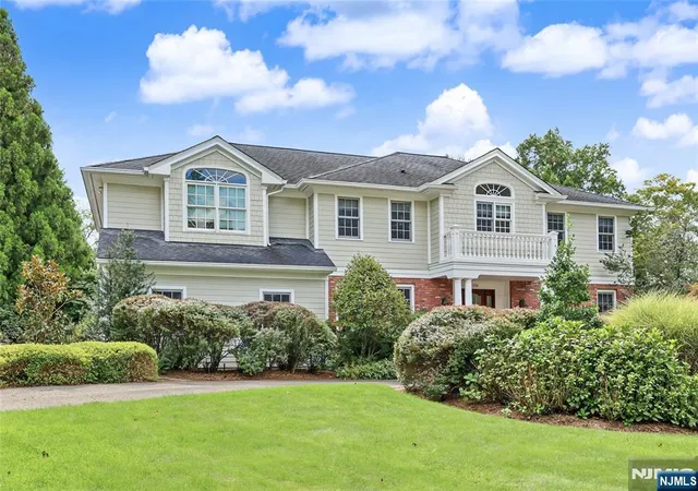 Photo 1 of Sale Pending at 359 Lakeview Dr, Wyckoff, NJ 07481 | MLS# 26036194 | Listing updated on 2026-10-13