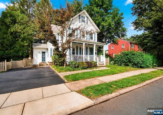 Photo 2 of Sale Pending at 436 Northern Pkwy, Ridgewood, NJ 07450 | MLS# 26036257 | Listing updated on 2026-10-13