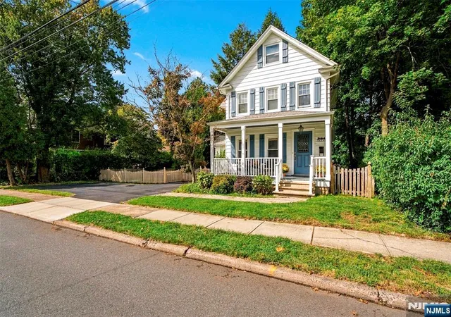 Photo 3 of Sale Pending at 436 Northern Pkwy, Ridgewood, NJ 07450 | MLS# 26036257 | Listing updated on 2026-10-13