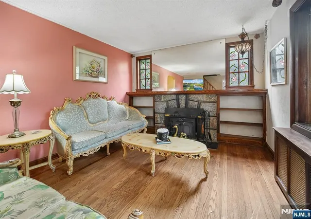 Photo 2 of Sale Pending at 252 Everett Pl, Englewood, NJ 07631 | MLS# 26036292 | Listing updated on 2026-10-13
