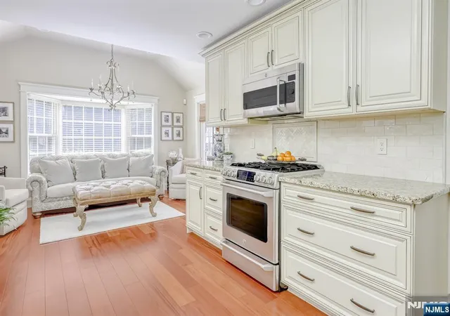 Photo 4 of Sale Pending at 91 Spruce St, Midland Park, NJ 07432 | MLS# 26036309 | Listing updated on 2026-10-13