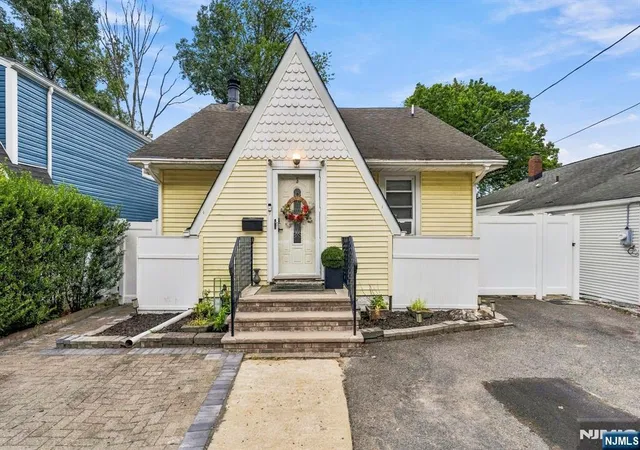 Photo 1 of Single family home for sale at 3 Seminole Ave, Dumont, NJ 07628 | MLS# 26036311 | Listing updated on 2026-10-13