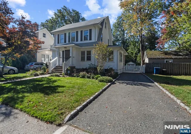 Photo 3 of Single family home for sale at 212 Montague Pl, South Orange Village, NJ 07079 | MLS# 26036363 | Listing updated on 2026-10-18
