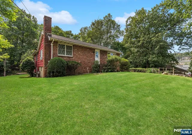 Photo 1 of Sale Pending at 40 Broad St, Pompton Lakes, NJ 07442 | MLS# 26036366 | Listing updated on 2026-10-16