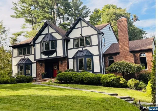 Photo 1 of Single family home for sale at 2 Windham Ct, Woodcliff Lake, NJ 07677 | MLS# 26036389 | Listing updated on 2026-10-18