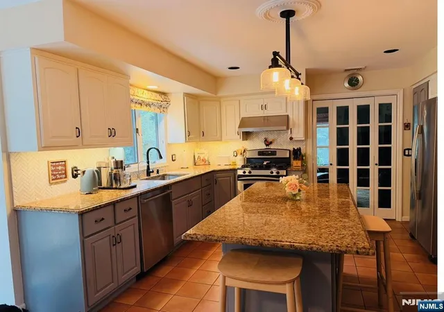 Photo 3 of Single family home for sale at 2 Windham Ct, Woodcliff Lake, NJ 07677 | MLS# 26036389 | Listing updated on 2026-10-18