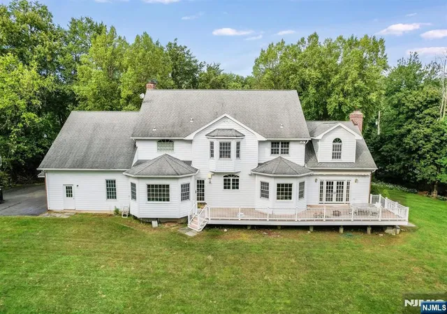 Photo 3 of Single family home for sale at 602 Grandview Ter, Franklin Lakes, NJ 07417 | MLS# 26036402 | Listing updated on 2026-10-13