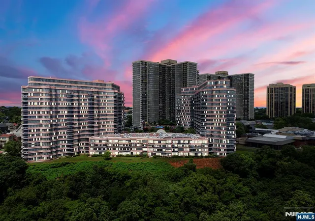 Listing Photo 1 - Condo for sale in building located at 100 Carlyle Dr, Cliffside Park, NJ 07010 - Unit #VILLA P- 6