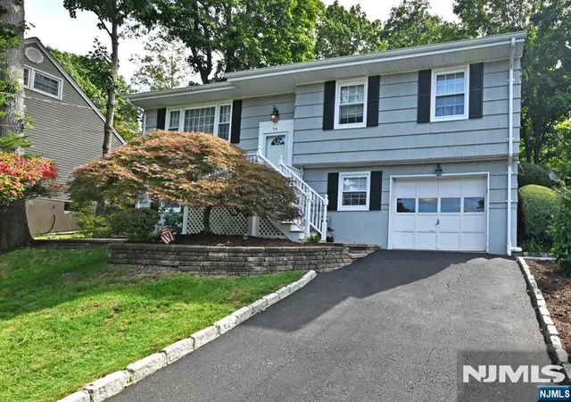 Photo 2 of Single family home for sale at 54 Walton Ave, Oakland, NJ 07436 | MLS# 26036520 | Listing updated on 2026-10-13