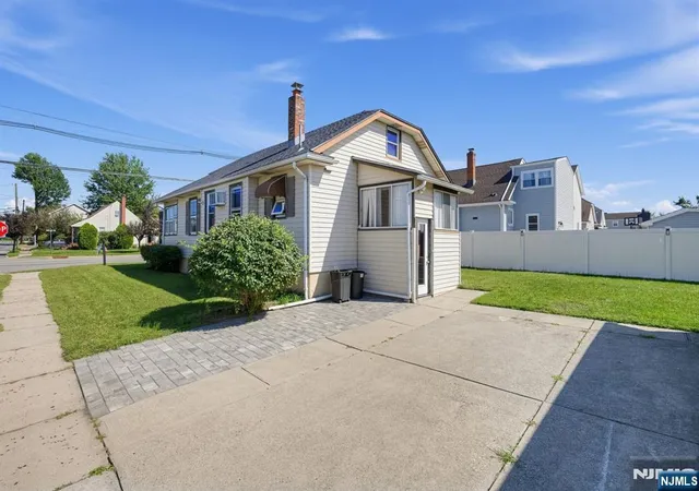 Photo 3 of Single family home for sale at 8 02 Henderson Blvd, Fair Lawn, NJ 07410 | MLS# 26036564 | Listing updated on 2026-10-11