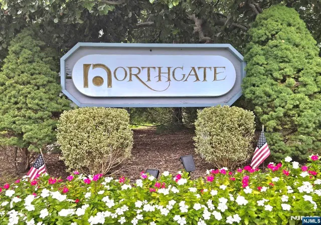 Photo 2 of Townhouse for sale at 25 Braeburn Dr, Twp Of Washington, NJ 07676 | MLS# 26036590 | Listing updated on 2026-10-14