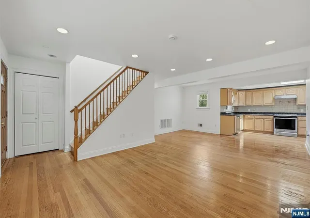 Photo 3 of Single family home for sale at 280 Birchwood Rd, New Milford, NJ 07646 | MLS# 26036625 | Listing updated on 2026-10-14