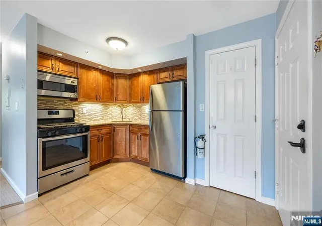 Photo 2 of Condo for sale at 1409 Faulkner Ct, Mahwah, NJ 07430 | MLS# 26036653 | Listing updated on 2026-10-10