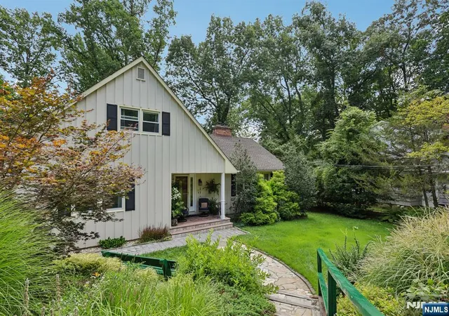Photo 1 of Single family home for sale at 34 Forest Dr, Watchung, NJ 07069 | MLS# 26036655 | Listing updated on 2026-10-13