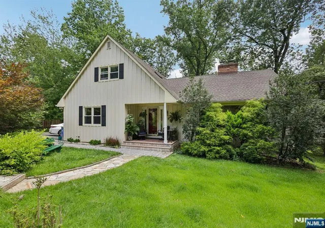 Photo 2 of Single family home for sale at 34 Forest Dr, Watchung, NJ 07069 | MLS# 26036655 | Listing updated on 2026-10-13