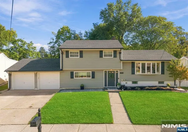 Single family home for sale at 264 Winifred Dr, Totowa, NJ 07512 | MLS# 26036736