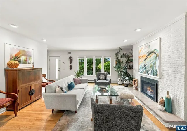Photo 4 of Single family home for sale at 533 Ridgeland Ter, Leonia, NJ 07605 | MLS# 26036754 | Listing updated on 2026-10-13