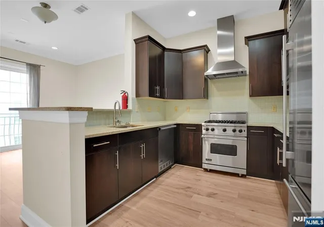 Listing Photo 1 - Condo for sale in building located at 3307 The Plz, Tenafly, NJ 07670 - Unit #3307
