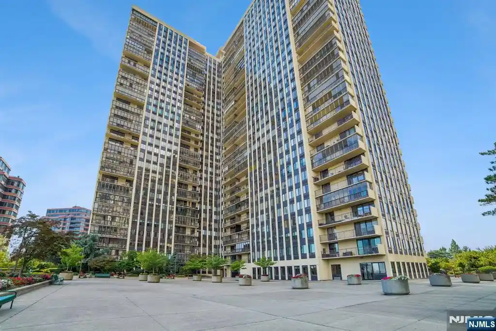 Listing Photo 1 - Condo for sale in 200 Winston located at 200 Winston, Cliffside Park, NJ 07010 - Unit #L08