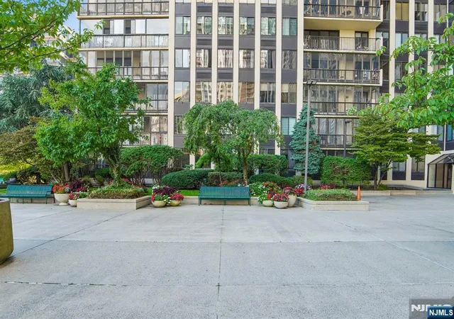Listing Photo 2 - Condo for sale in building located at 200 Winston, Cliffside Park, NJ 07010 - Unit #L08