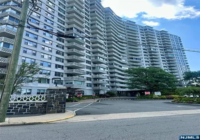 Photo 1 of Condo for sale at 2100 Linwood Ave #3F, Fort Lee, NJ 07024 | MLS# 26036843 | Listing updated on 2026-09-29