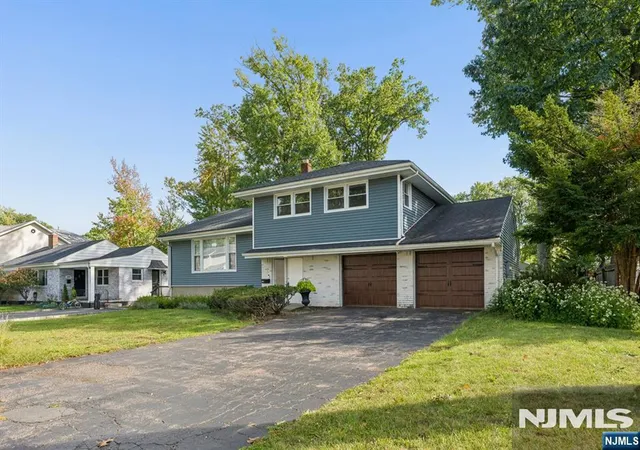 Photo 2 of Single family home for sale at 193 New York Ave, Dumont, NJ 07628 | MLS# 26036957 | Listing updated on 2026-10-21
