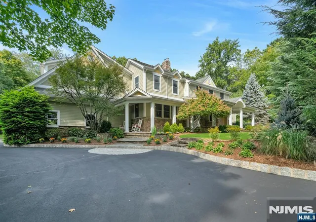 Photo 2 of Sale Pending at 85 Vanderbeck Ln, Mahwah, NJ 07430 | MLS# 26036958 | Listing updated on 2026-10-13