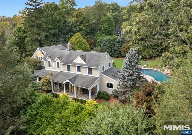 Photo 3 of Sale Pending at 85 Vanderbeck Ln, Mahwah, NJ 07430 | MLS# 26036958 | Listing updated on 2026-10-13