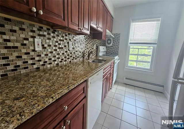 Photo 3 of Condo for sale at 1628 Valley St #2C, Fort Lee, NJ 07024 | MLS# 26036959 | Listing updated on 2026-10-13