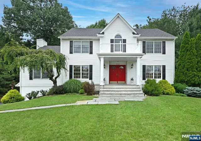 Photo 3 of Single family home for sale at 513 Lydia Ln, Wyckoff, NJ 07481 | MLS# 26037010 | Listing updated on 2026-10-13