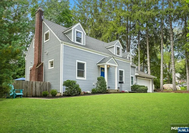 Photo 1 of Sale Pending at 186 Midwood Rd, Glen Rock, NJ 07452 | MLS# 26037047 | Listing updated on 2026-10-13