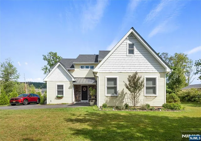 Photo 1 of Single family home for sale at 636 Willow Grv St, Hackettstown, NJ 07840 | MLS# 26037069 | Listing updated on 2026-10-13