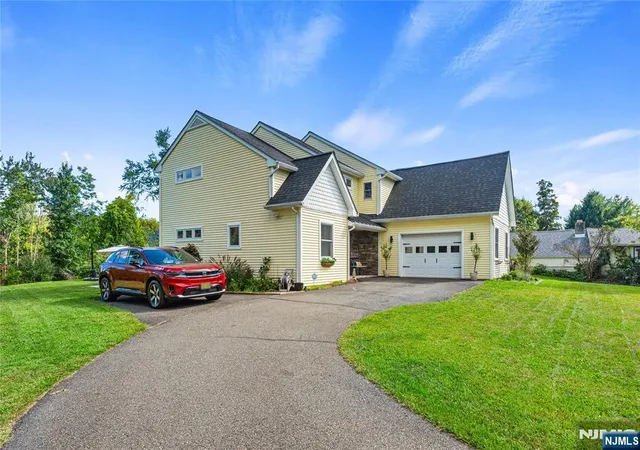 Photo 2 of Single family home for sale at 636 Willow Grv St, Hackettstown, NJ 07840 | MLS# 26037069 | Listing updated on 2026-10-13