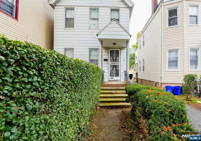 Photo 3 of Single family home for sale at 233 Park St, East Orange, NJ 07017 | MLS# 26037219 | Listing updated on 2026-10-17