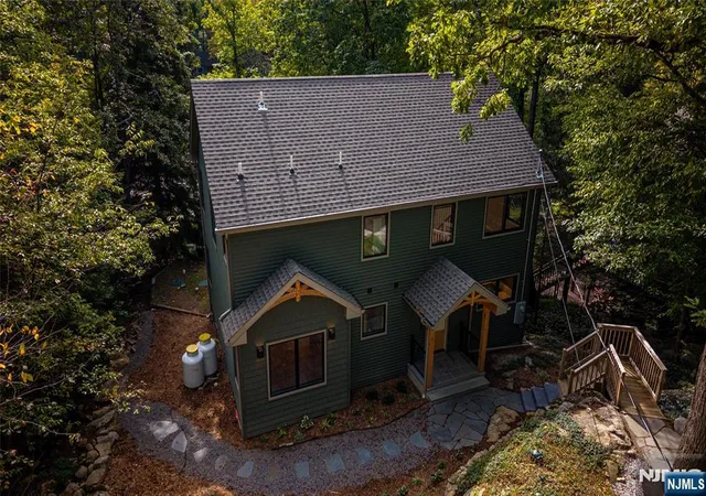 Photo 3 of Single family home for sale at 310 Lakeshore Dr, Vernon, NJ 07422 | MLS# 26037221 | Listing updated on 2026-10-13