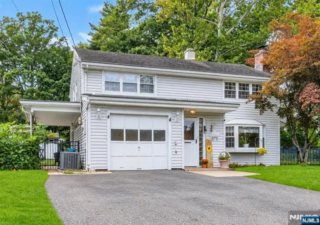 Photo 1 of Single family home for sale at 34 Salrit Ave, Waldwick, NJ 07463 | MLS# 26037241 | Listing updated on 2026-10-24